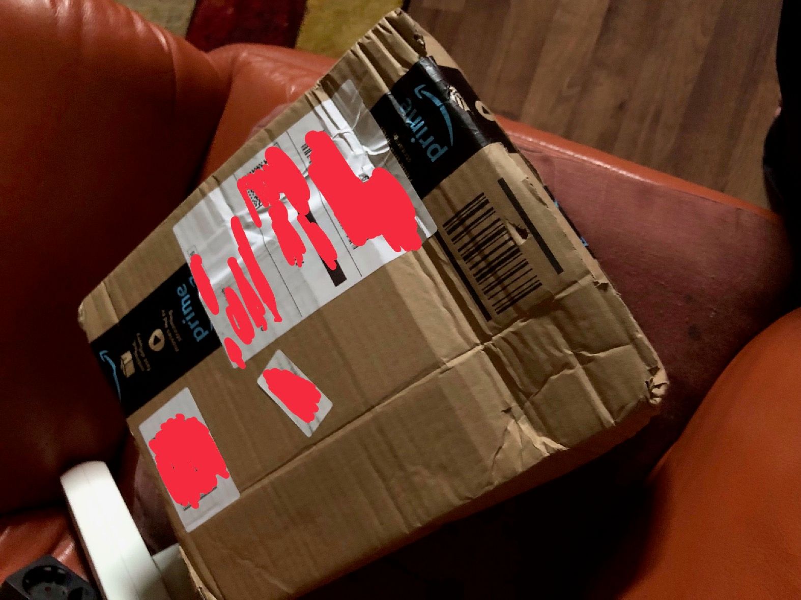 Sorgfältig geliefertes Paket von Amazon Logistics